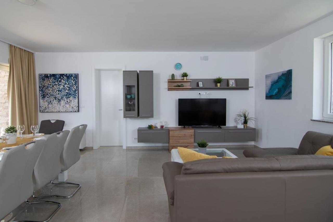 נובליה Villas Royal I With Private Pool מראה חיצוני תמונה